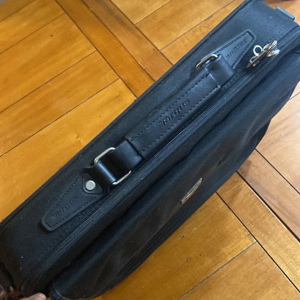 Laptop case. Great condition.